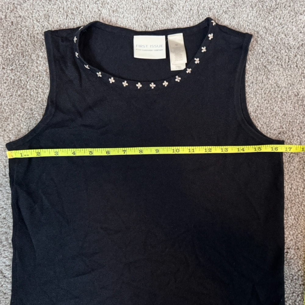 Knitted take with embroidered neck line - Picture 5 of 5